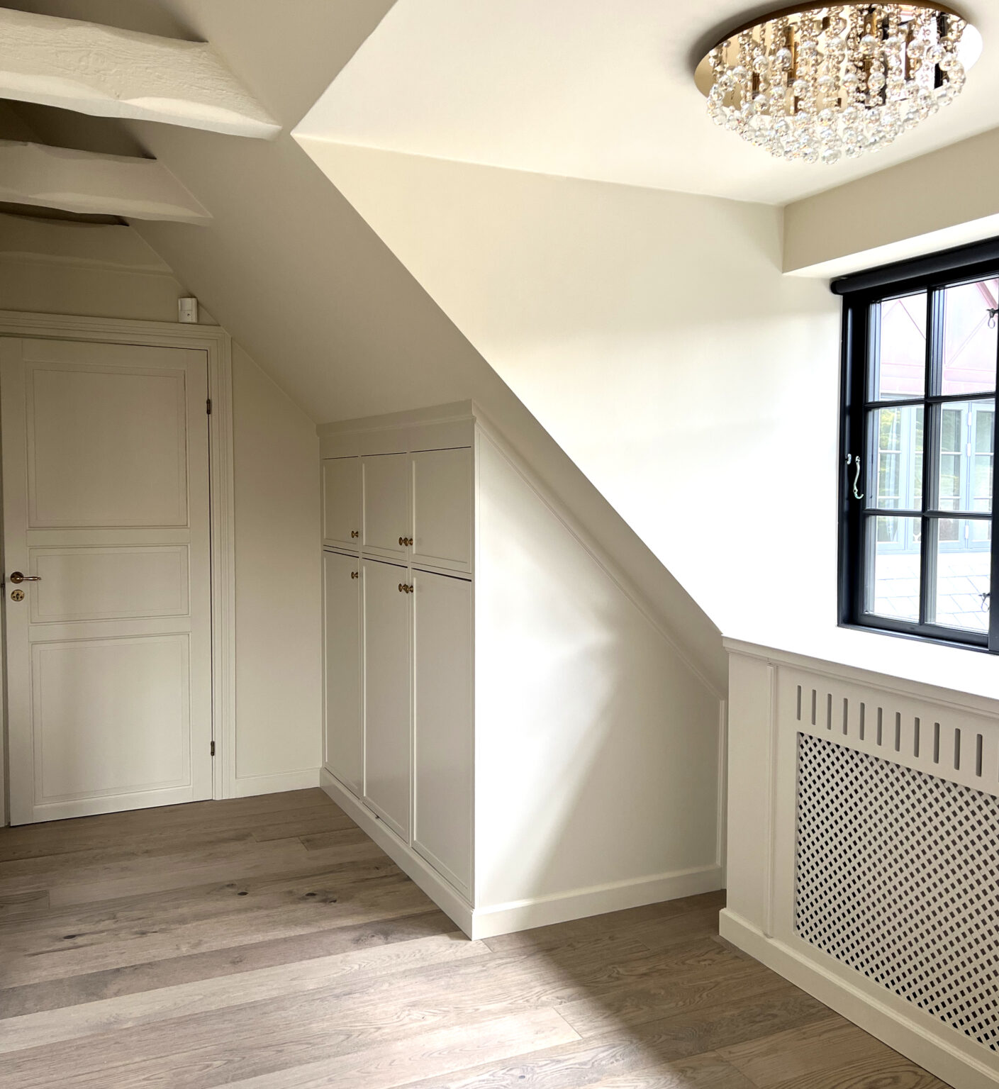 indbygget skabe i skrå vægge